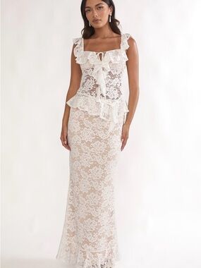 Selfie Leslie Kelina Ruffle Trim White Lace Skirt Set